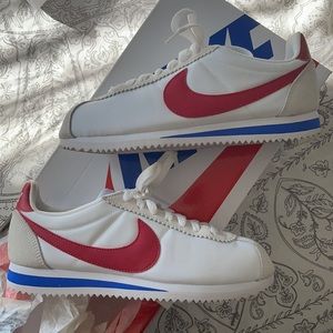 WMNS CLASSIC NIKE CORTEZ SNEAKER SZ.7 Red/White/Blue